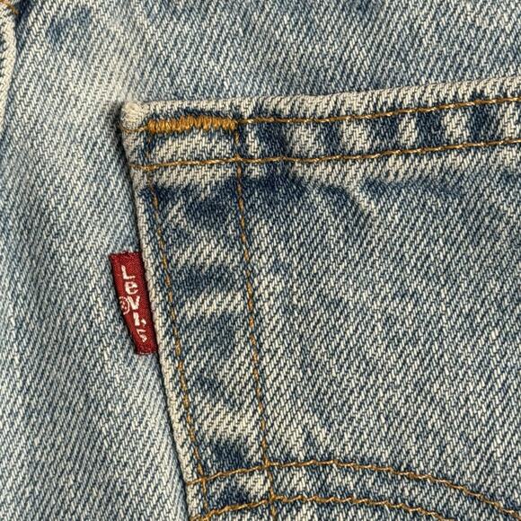 Vintage Levi’s 550 Relaxed Fit Tapered Leg Jeans 33X32 Blue Light Wash 2000s - Picture 4 of 13